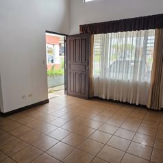 Casa en Venta en Guadalupe,Mata de Platano,Alquilada,Res. Cerrado en Mata de Plátano, Goicoechea, San José — 65 000 000 ₡ - Foto 2 de 17