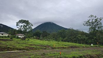 Quintas y Lotes de 1,000m2 con Super Vista al Volcán in La Fortuna, San Carlos, Alajuela — 75 000 000 ₡ - Photo 2 of 10