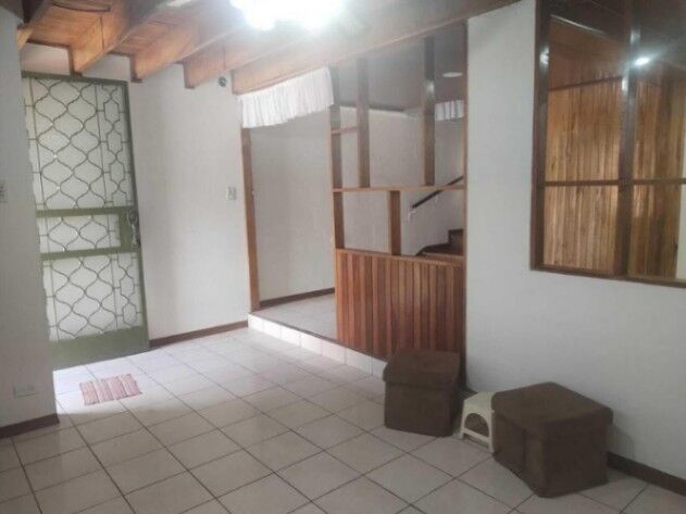 Venta de Casa Esquinera en Hatillo-San José.  en Hatillo, San José — ₡ 65 000 000
