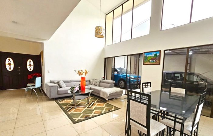Venta de casa Lomas de Ayarco Sur in Sánchez, Curridabat, San José — $365,000