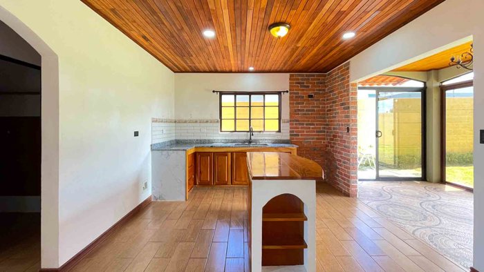 House for Sale in Lomas del Bosque Condominium en Grecia, Alajuela — ₡ 125 000 000 - Foto 2 de 14