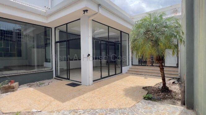 Alquiler de casa comercial/residencial con planta eléctrica #26-1582 GS en Mata Redonda, San José — $3,000