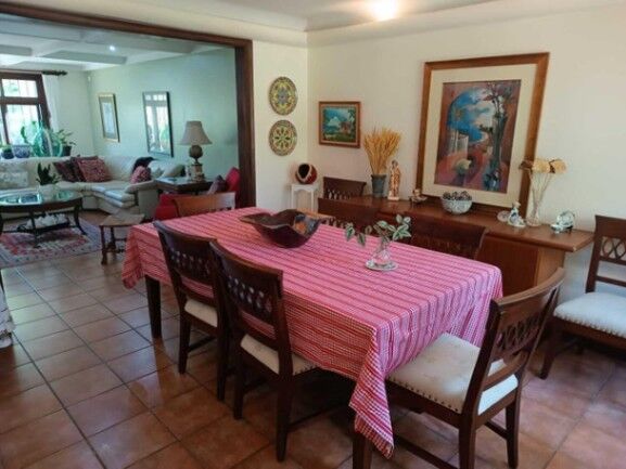 Casa independiente y amplia de sólida construcción en Jaboncillos. in Escazú, San José — $385,000 - Photo 3 of 32