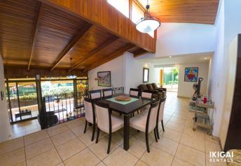 Casa de Lujo Amueblada con 4 Dormitorios y Amplio Jardín en Concepción, La Unión, Cartago — $550,000 - Foto 5 de 41