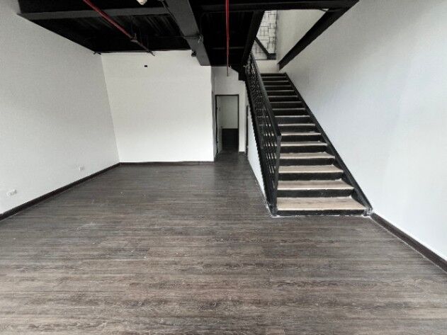 Su negocio en plena Radial Santa Ana, la exclusiva Torre Empresarial en Santa Ana, San José — $270,000