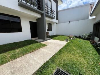 Venta de Casa en Condominio privado en el alto de Guadalupe  en Guadalupe, Goicoechea, San José — $153,000 - Foto 5 de 9