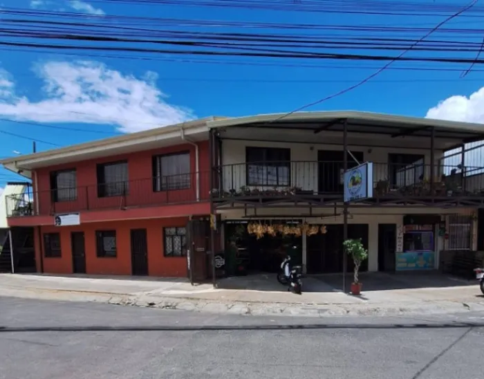 casa con locales y apartamentos cartago in Aguacaliente, Cartago — ₡ 165 000 000