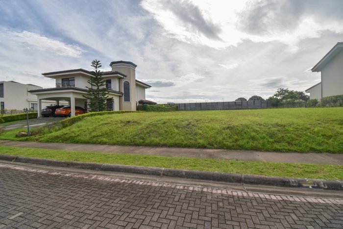 Terreno de 517m2 en Condominio Los Castillos, La Guácima en Guácima, Alajuela — $110,000 - Foto 3 de 19