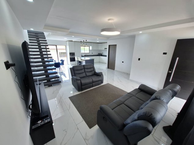 OPORTUNIDAD VENTA CASA 2 NIVELES 1 AÑO CONSTRUIDA CONDOMINIO PERAZ TRES RIOS en Tres Ríos, La Unión, Cartago — ₡ 140 000 000