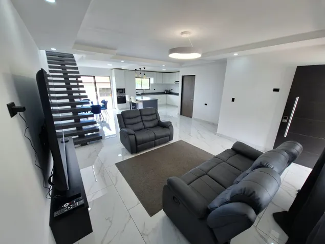 OPORTUNIDAD VENTA CASA 2 NIVELES 1 AÑO CONSTRUIDA CONDOMINIO PERAZ TRES RIOS in Tres Ríos, La Unión, Cartago — ₡ 140 000 000