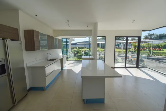 Apartamento de 2 Habitaciones en Escazú in San Rafael, Escazú, San José — $2,200 - Photo 3 of 20