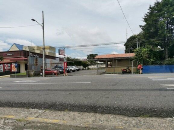Se vende lote comercial de 800m2 en Carmen de San José 25-1099 in Catedral, San José — $2,400,000