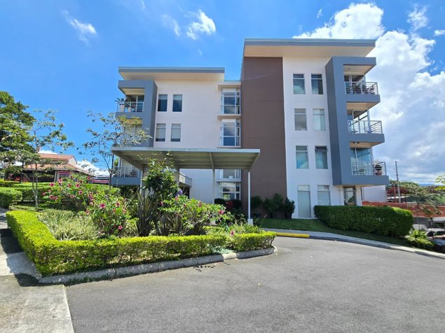 Apartamento en Condominio Santo Tomás in Pará, Santo Domingo, Heredia — $900