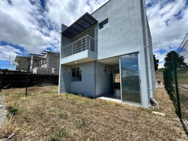 HERMOSA CASA EN VENTA 2 PLANTAS LA UNION en Tres Ríos, La Unión, Cartago — ₡ 95 000 000