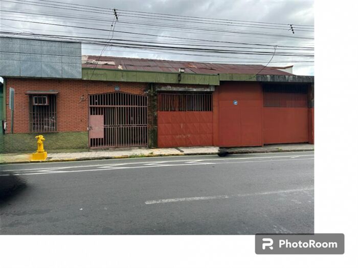 VENTA DE LOTE CON CONSTRUCCION A DEMOLER, SAN JOSE, HOSPITAL, S. BOSCO en Hospital, San José — $550,000