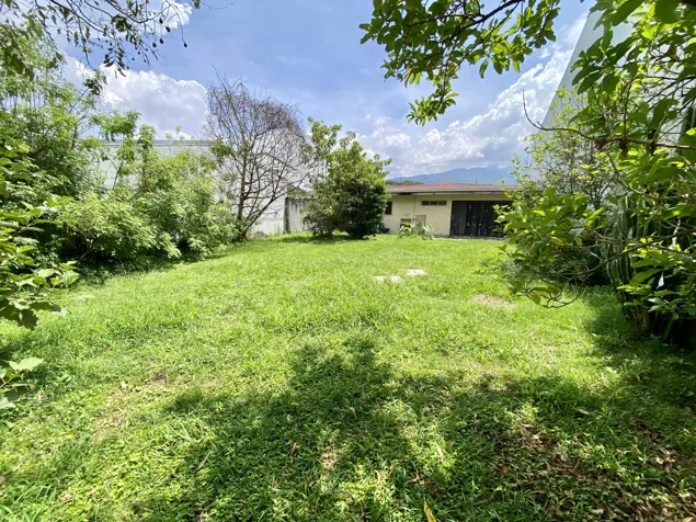 VENTA DE LOTE DE 500 m² CON CASA – LINDORA, SANTA ANA en Santa Ana, San José — $310,000