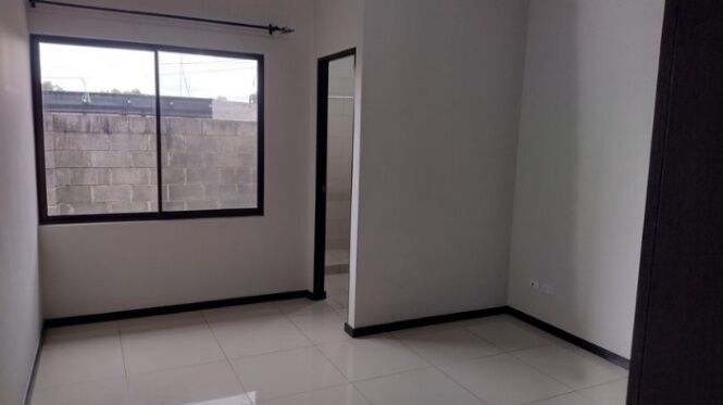 Se vende espaciosa casa en condominio de La Trinidad San José 26-352 in La Trinidad, Moravia, San José — $174,800