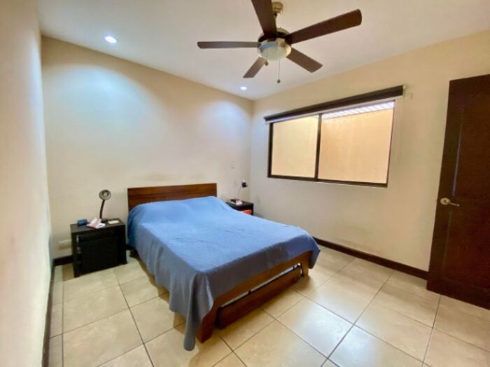 CASA EN VENTA EN SANTA ANA. $185,000. Cod#25-31 en Santa Ana, San José — $185,000