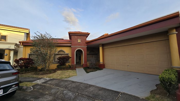 Casa VENTA es Heredia, Belén. Residencial con Aguja. 5PVV9777185 en San Rafael, Alajuela — $375,000