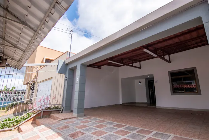 VENTA DE CASA, SAN JOSÉ, CURRIDABAT, SÁNCHEZ, LOMAS DE AYARCO in Sánchez, Curridabat, San José — ₡ 160 000 000 - Photo 3 of 18