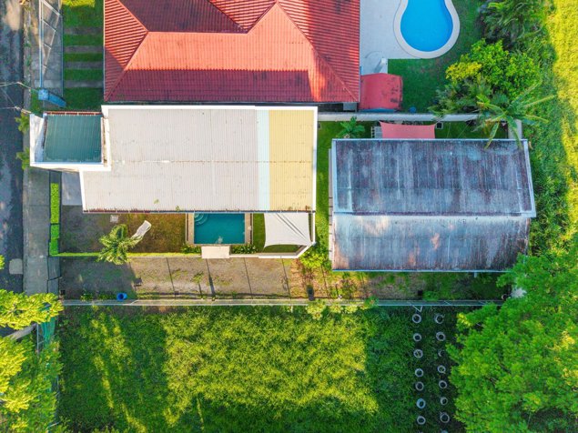 Villa de Inversión: 2 Casas + Piscina | Cerca de Playa Blanca, Jacó en Tárcoles, Garabito, Puntarenas — $320,000 - Foto 2 de 15