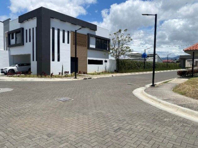 Venta de Casa de Lujo en Condominio    26-522 en San Rafael, Escazú, San José — $335,000