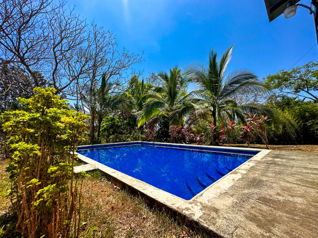 Quinta con piscina cerca del Peñón de Guacalillo en Jacó, Garabito, Puntarenas — $280,000 - Foto 2 de 22