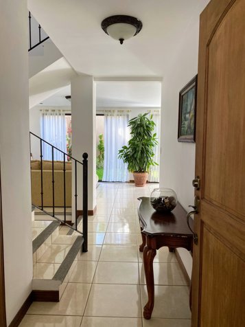 Venta de casa en Guachipelin de Escazú en Escazú, San José — $398,500 - Foto 3 de 25