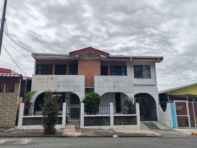 Se Vende Casa espaciosa en el corazón de Limón Centro en Limón — $275,000