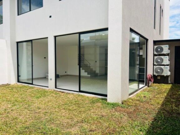 Alquiler de casa en Lindora Santa Ana en Pozos, Santa Ana, San José — $2,700