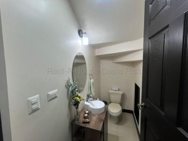 Venta de Casa en Ulloa-Heredia.  in Ulloa, Heredia — $215,000 - Photo 2 of 21