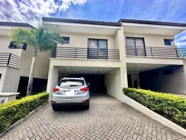 Venta de Casa en Parques del Sol-Santa Ana. RAH 26-1998 en Piedades, Santa Ana, San José — $290,000