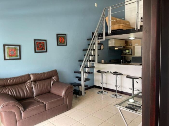Venta apartamento con mezzanina, balcón y amenidades #26-982 GS en Uruca, Santa Ana, San José — $155,000