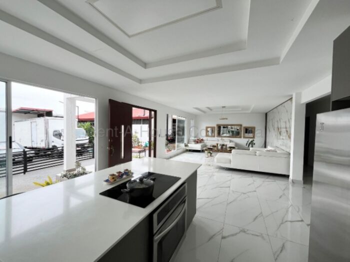 Se alquila casa en San Antonio Escazú 26-1646 in San Antonio, Escazú, San José — $4,500