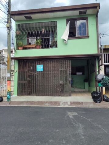 CASA CON APARTAMENTOS EN VENTA - ALAJUELA en San José, Alajuela — ₡ 98 000 000