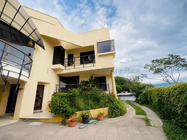 CASA EN VENTA EN ESCAZÙ en Escazú, San José — $550,000 - Foto 2 de 13