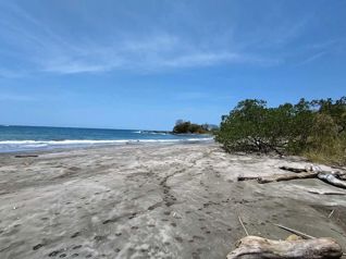 Ocean front Concesion aproved at Playa Pitahaya en Cuajiniquil, Santa Cruz, Guanacaste — $1,900,000 - Foto 3 de 18