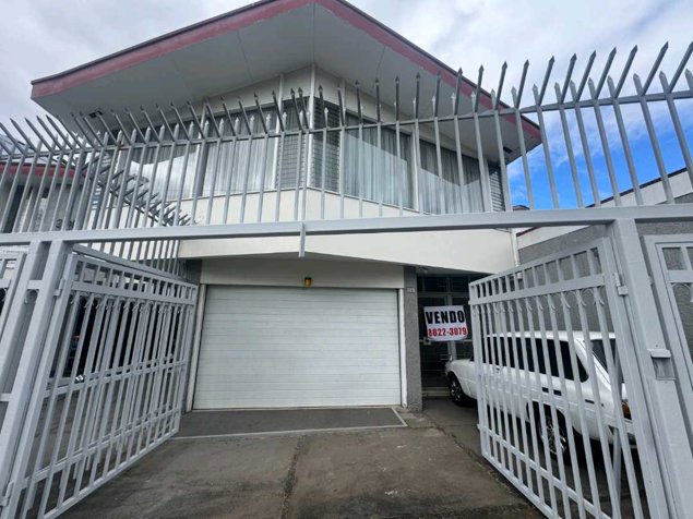 VIVE A LO GRANDE EN BARRIO ESCALANTE. in Carmen, San José — $2,400