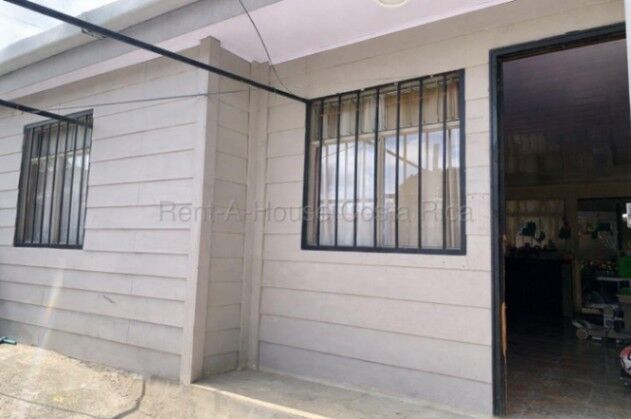 Hermosa casa con departamento en venta-Paraiso,Cartago. in Llanos de Santa Lucía, Paraíso, Cartago — ₡ 55 000 000
