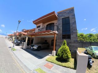 Venta Casa en Condominio Rio Claro, Santo Tomas, Heredia in Santo Tomás, Santo Domingo, Heredia — 125 000 000 ₡ - Photo 2 of 43
