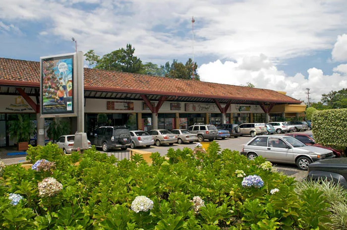 Local comercial  en alquiler en Plaza Laureles Escazú en San Rafael, Escazú, San José — $1,572