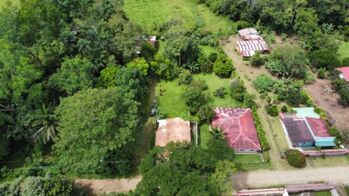 VENTA TERRENO1,306.85M²CON FRUTALES Y CASACOSTA RICA. en San Isidro De El General, Pérez Zeledón, San José — $90,000 - Foto 5 de 12