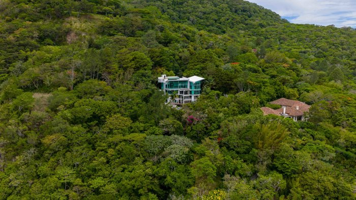 Residencia Contemporánea de Lujo con Vistas Panorámicas in Piedades, Santa Ana, San José — $1,595,000 - Photo 3 of 37