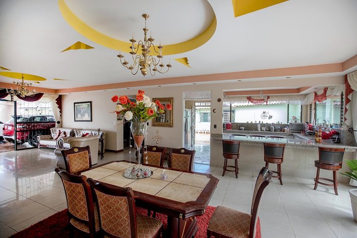 Residencia de lujo con amplios espacios en finca de 5502 m2 – Heredia en San José, San Isidro, Heredia — $900,000 - Foto 2 de 9