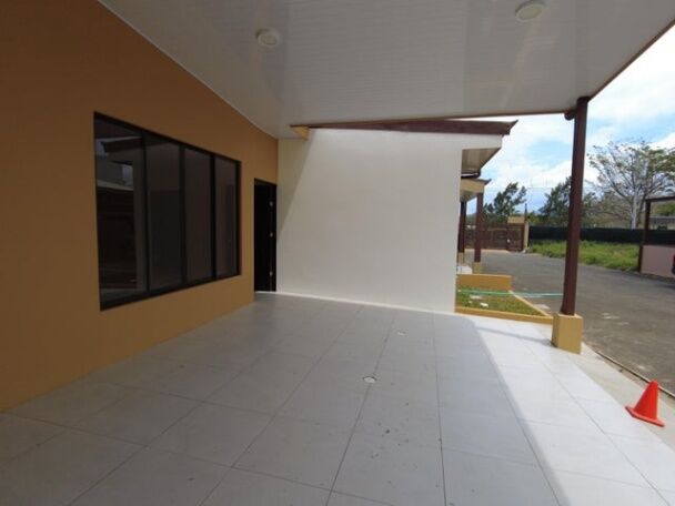 Se vende espaciosa casa con jardín en San Rafael de Heredia 26-137 en San Rafael, Heredia — $185,000