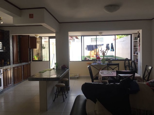Bella casa dos plantas en Lagunilla de Heredia in San Pablo, Heredia — $148,000