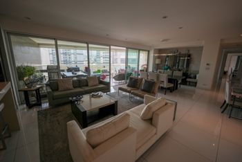 Apartamento de 4 Habitaciones en Central Park in San Rafael, Escazú, San José — $1,200,000 - Photo 3 of 32