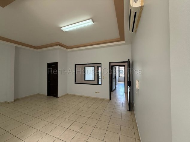Local comercial en Alquiler en Plaza Mayor Rohmorser, San José in Pavas, San José — ₡ 950 000