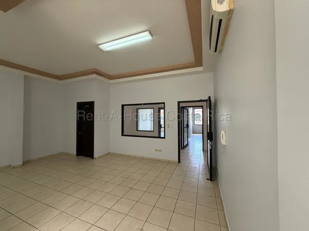 Local comercial en Alquiler en Plaza Mayor Rohmorser, San José en Pavas, San José — ₡ 950 000