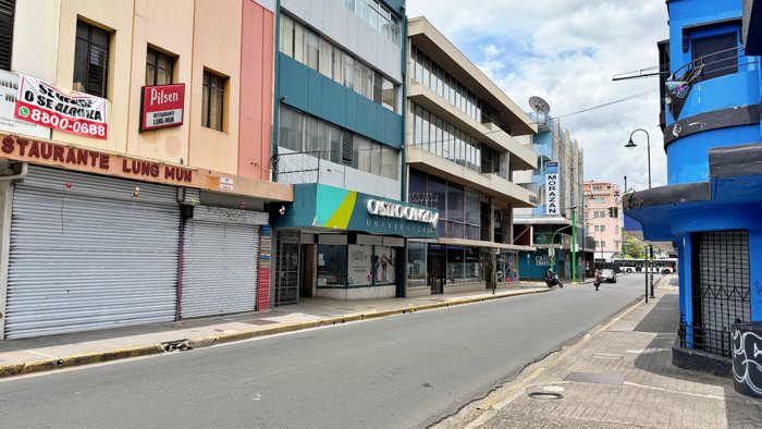Venta/Alquiler edificio comercial de 2 niveles, San José. (FE) in Carmen, San José — $3,500 - Photo 2 of 11